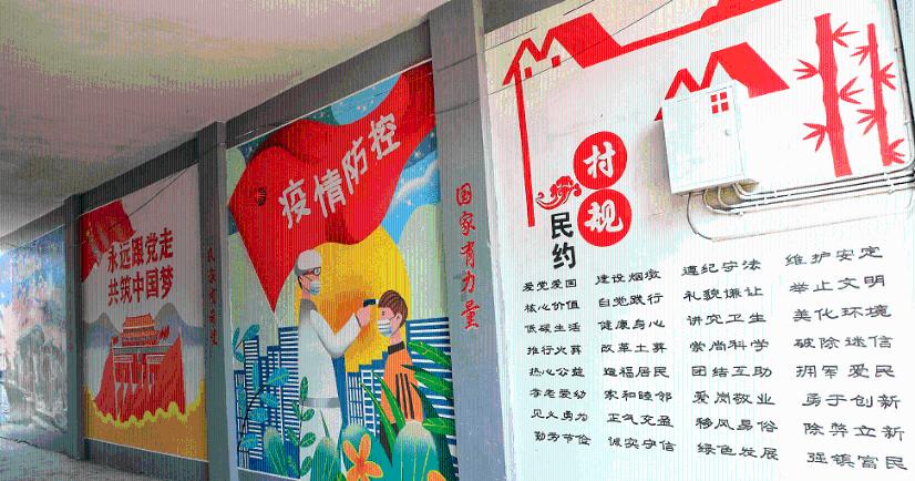 逃离残破的机舱