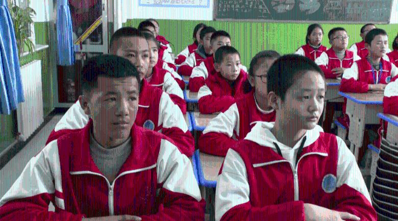 高校时尚女孩